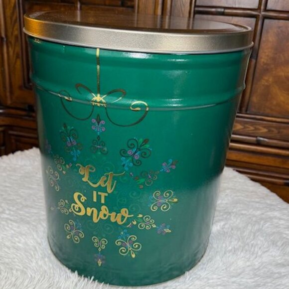 The Popcorn Factory 6.5 Gallon LET IT SNOW Green Gold Scroll Lidded Metal Barrel - Picture 6 of 14